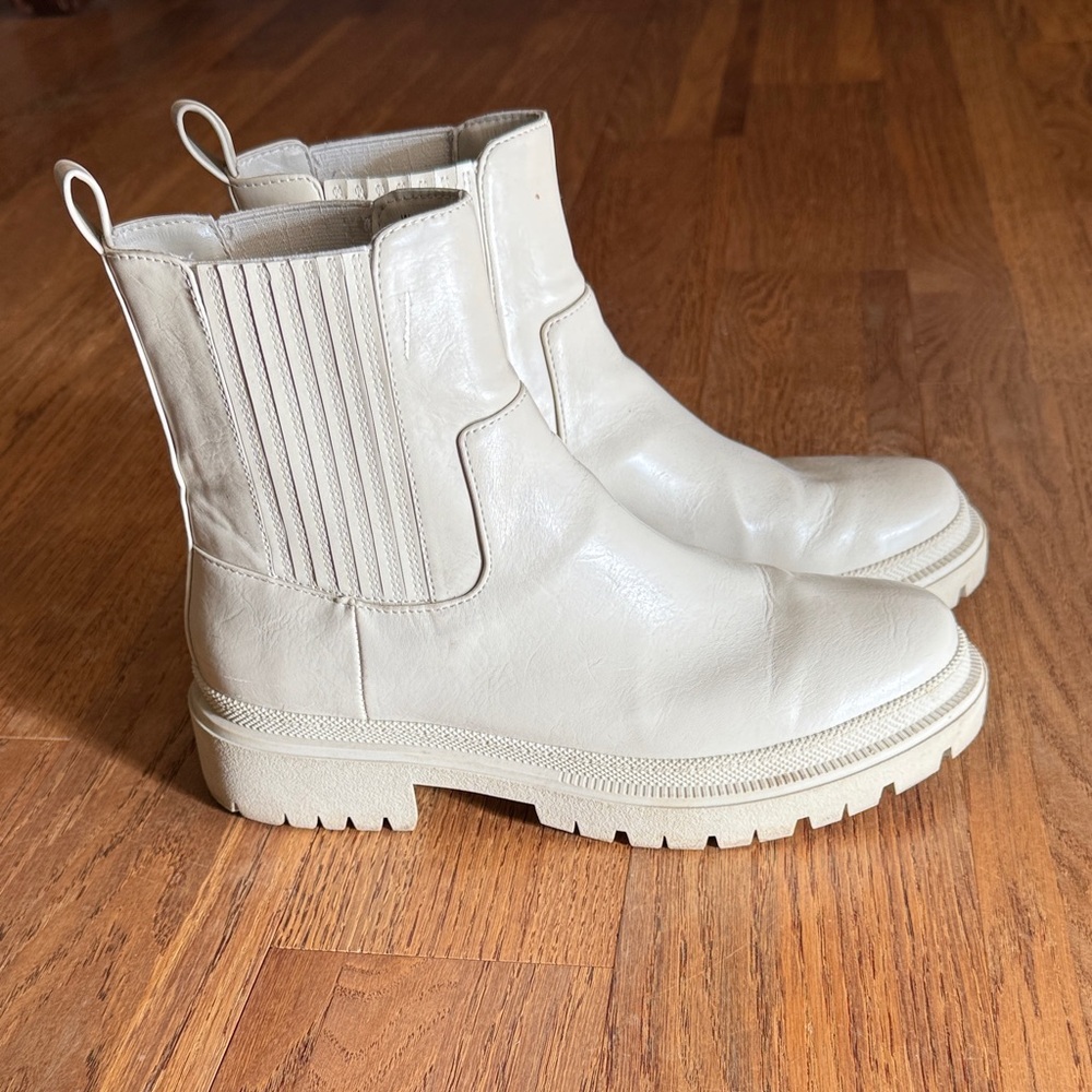 Abercrombie & Fitch Off-White Ankle Boots